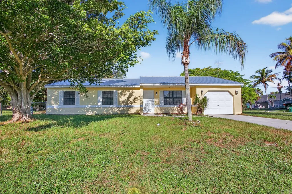 2502 SE Calais Street Port St Lucie FL 34952