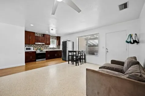 313 SW 7th Street Hallandale Beach FL 33009