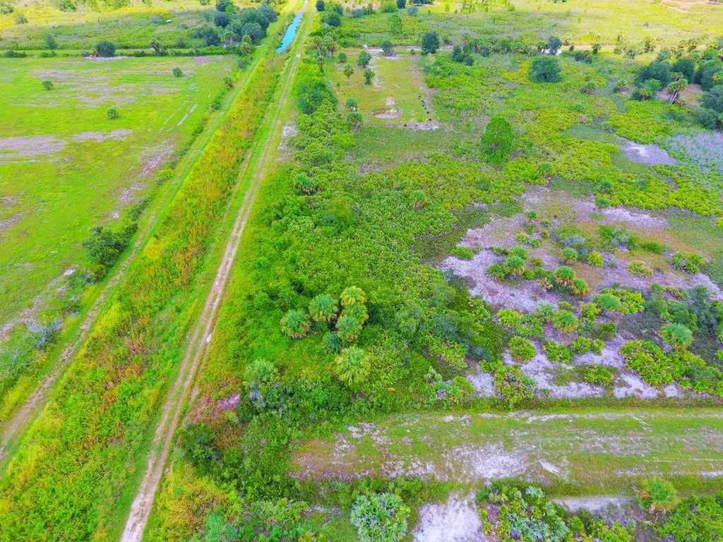 21591 NW 282nd Street Okeechobee FL 34972