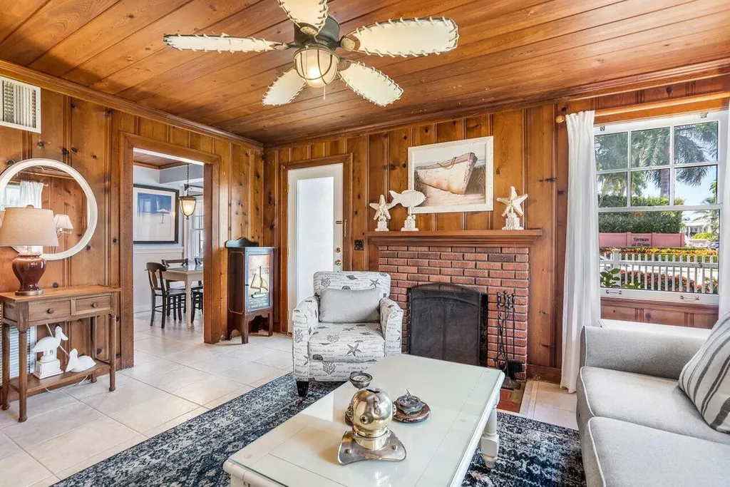 102 SE 7th Avenue Delray Beach FL 33483