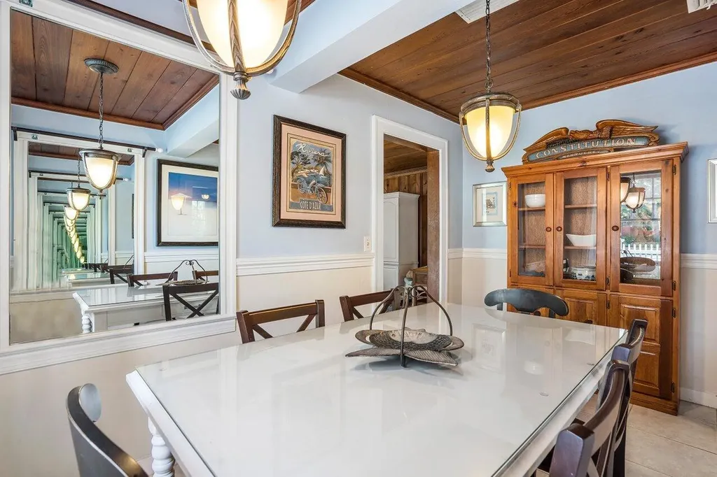 102 SE 7th Avenue Delray Beach FL 33483