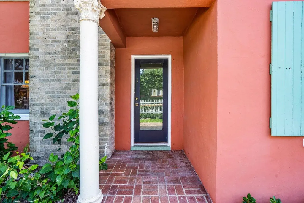 102 SE 7th Avenue Delray Beach FL 33483