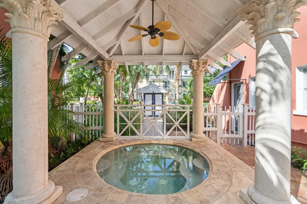 102 SE 7th Avenue Delray Beach FL 33483