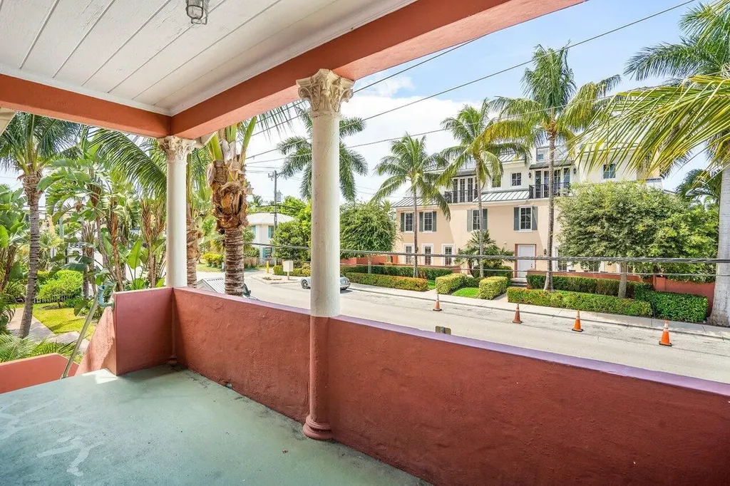 102 SE 7th Avenue Delray Beach FL 33483