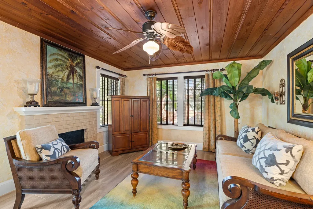 102 SE 7th Avenue Delray Beach FL 33483