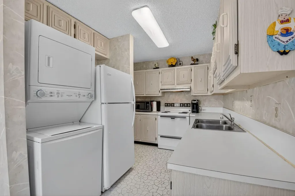13761 Flora Place Delray Beach FL 33484