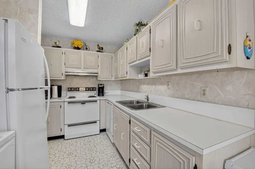 13761 Flora Place Delray Beach FL 33484