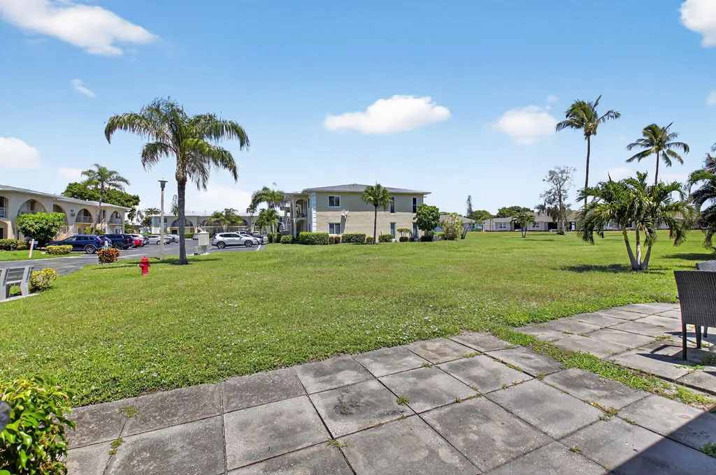13761 Flora Place Delray Beach FL 33484