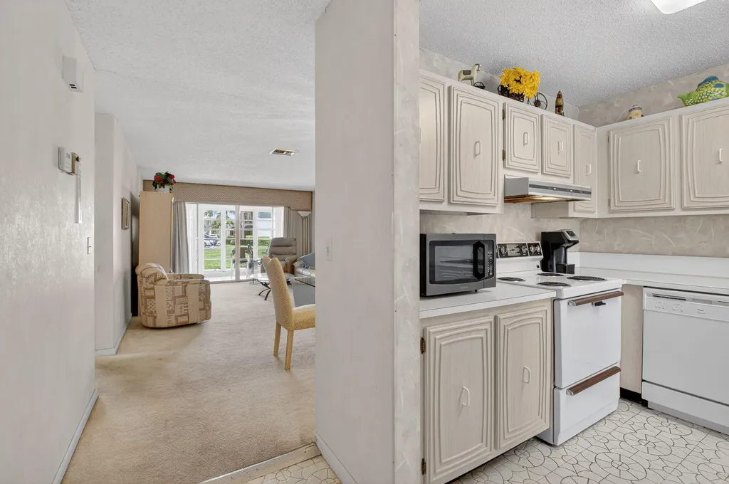 13761 Flora Place Delray Beach FL 33484
