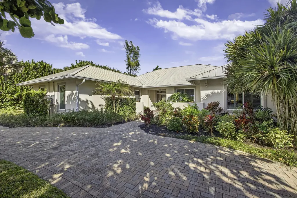 77 N Beach Road Jupiter Island FL 33455