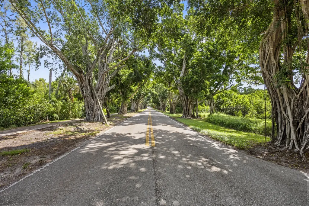 77 N Beach Road Jupiter Island FL 33455