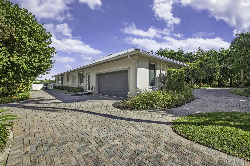 77 N Beach Road Jupiter Island FL 33455