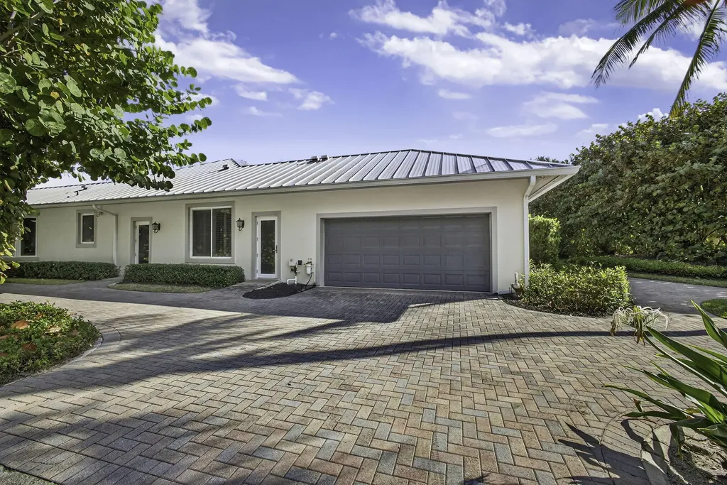 77 N Beach Road Jupiter Island FL 33455
