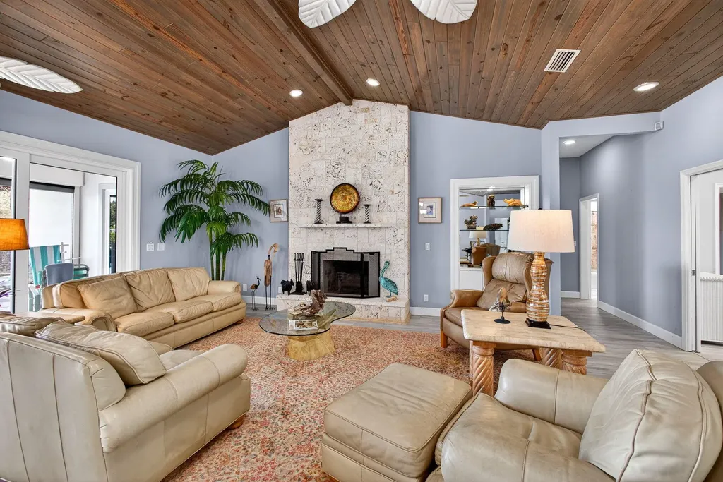 77 N Beach Road Jupiter Island FL 33455
