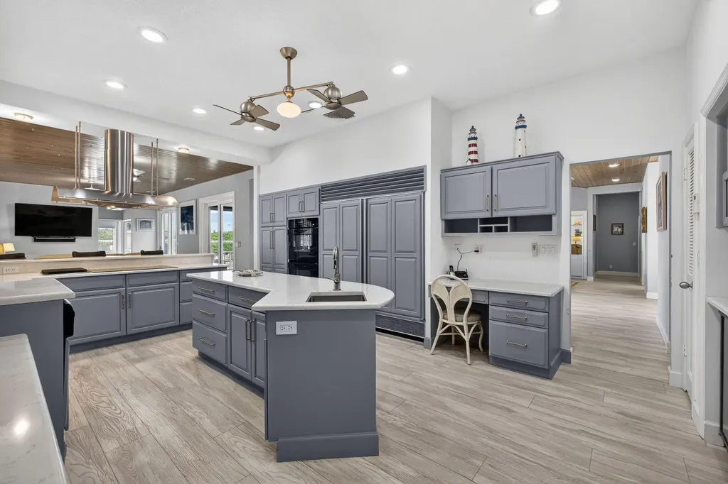 77 N Beach Road Jupiter Island FL 33455