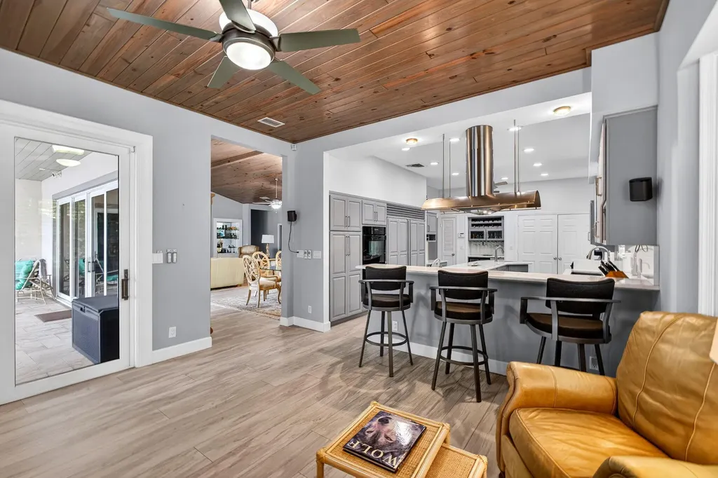 77 N Beach Road Jupiter Island FL 33455