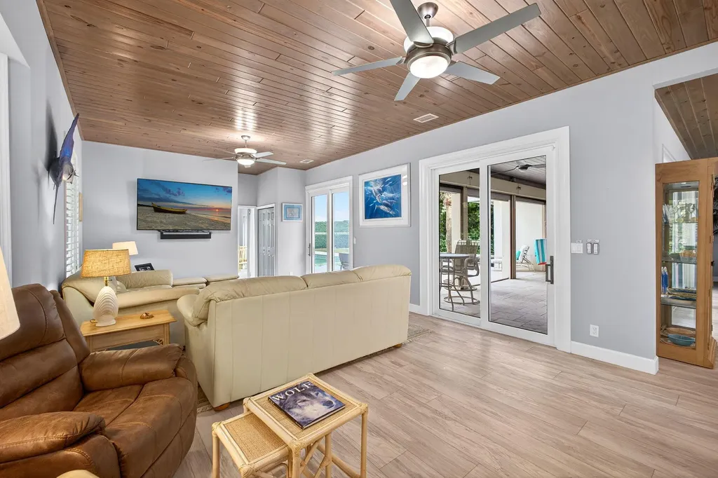 77 N Beach Road Jupiter Island FL 33455