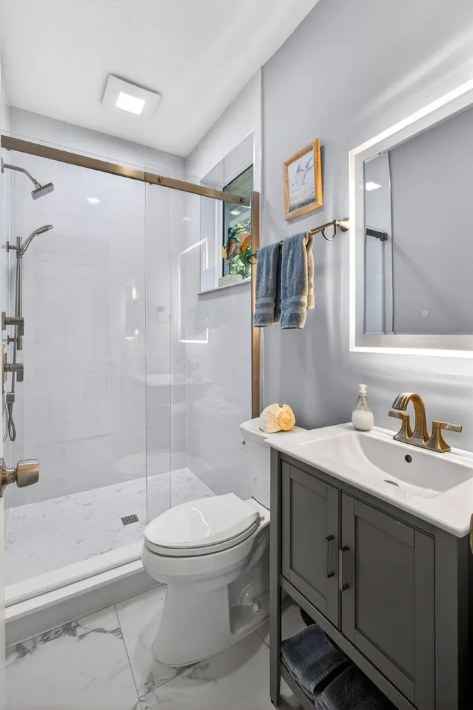 77 N Beach Road Jupiter Island FL 33455