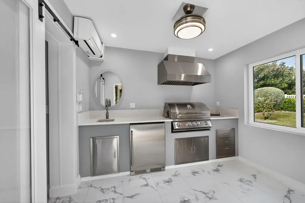 77 N Beach Road Jupiter Island FL 33455