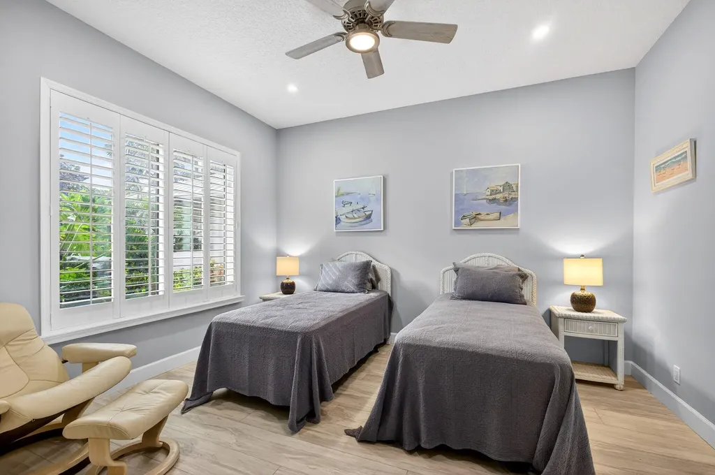 77 N Beach Road Jupiter Island FL 33455