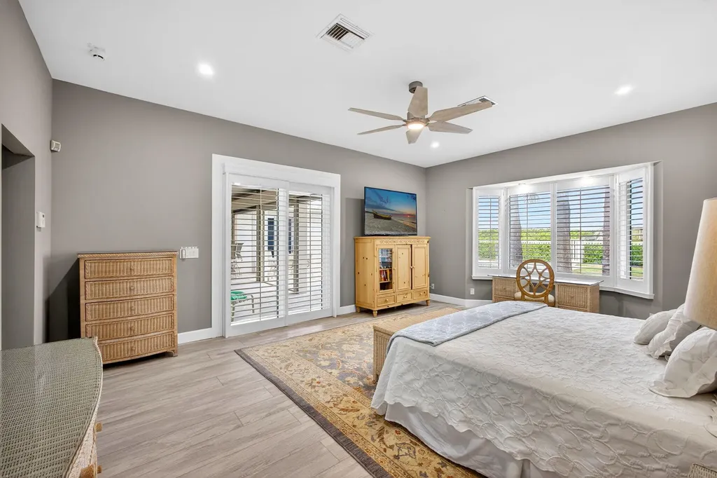 77 N Beach Road Jupiter Island FL 33455