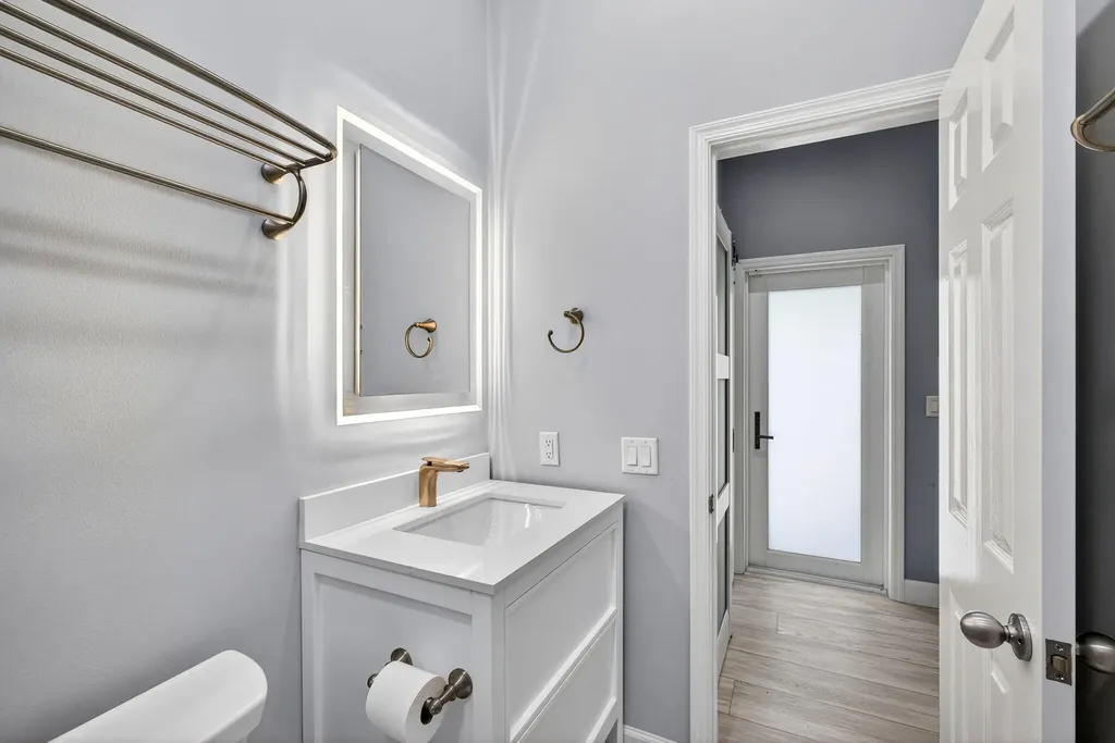 77 N Beach Road Jupiter Island FL 33455