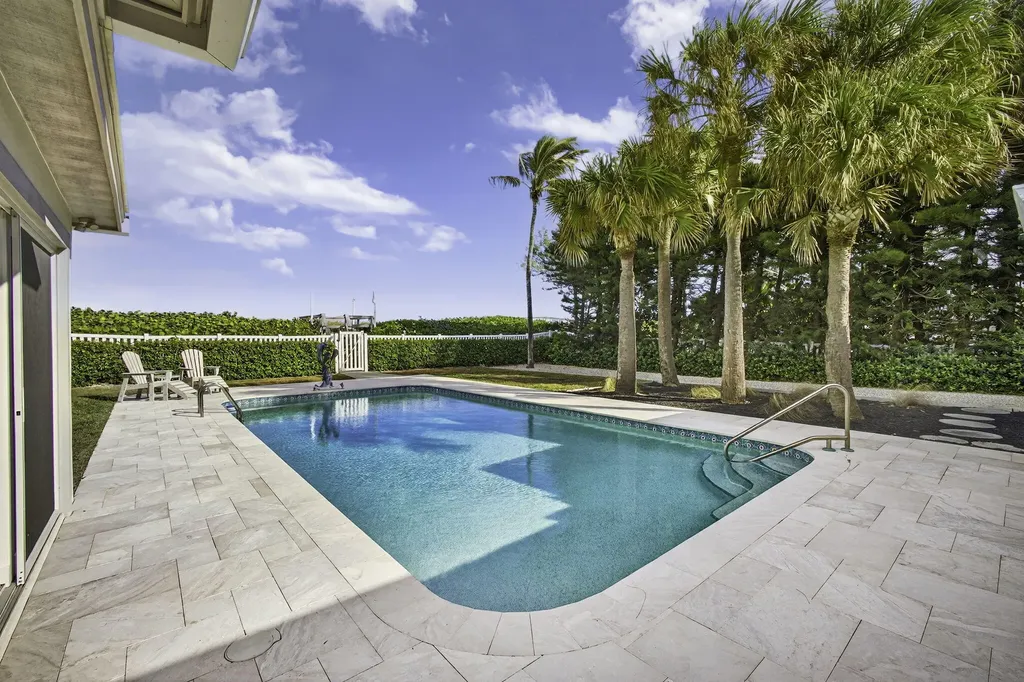 77 N Beach Road Jupiter Island FL 33455
