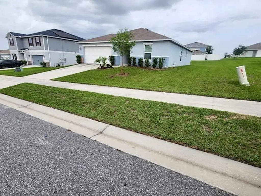 2460 Begonia Street Mascotte FL 34753
