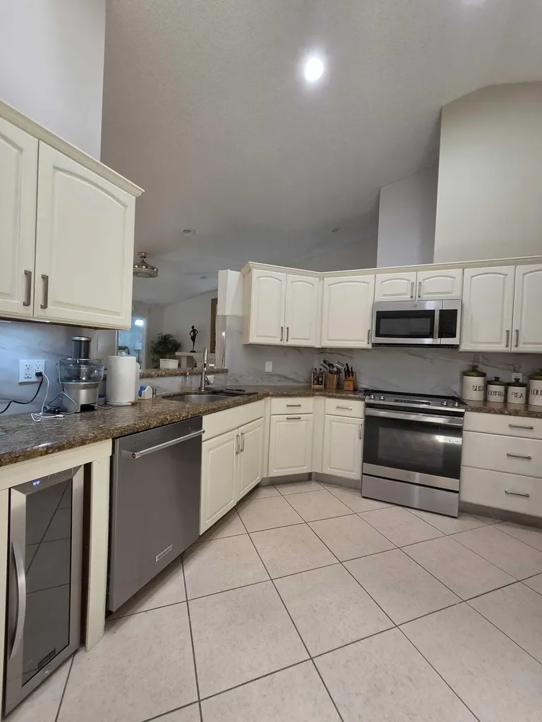 115 Ramblewood Circle Royal Palm Beach FL 33411
