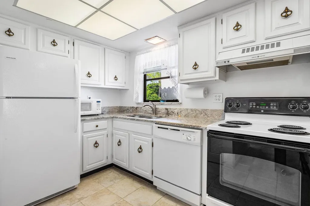 4085 Kittiwake Court Boynton Beach FL 33436