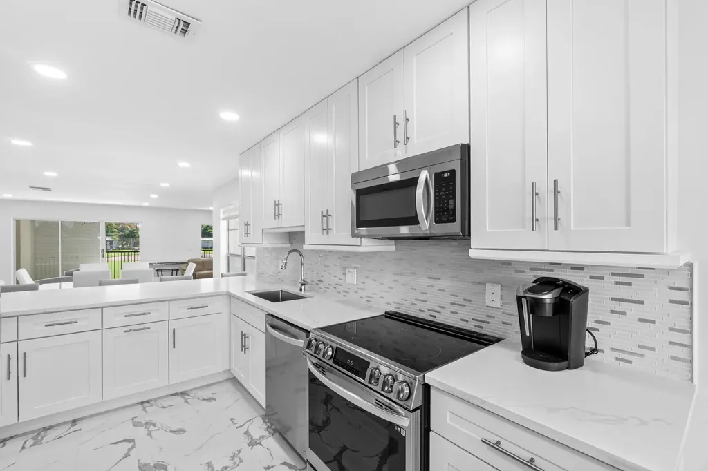 6 Stratford Drive E Boynton Beach FL 33436