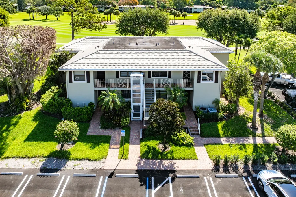 6 Stratford Drive E Boynton Beach FL 33436