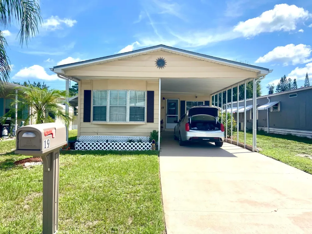 19 Camino Del Rio Port St Lucie FL 34952