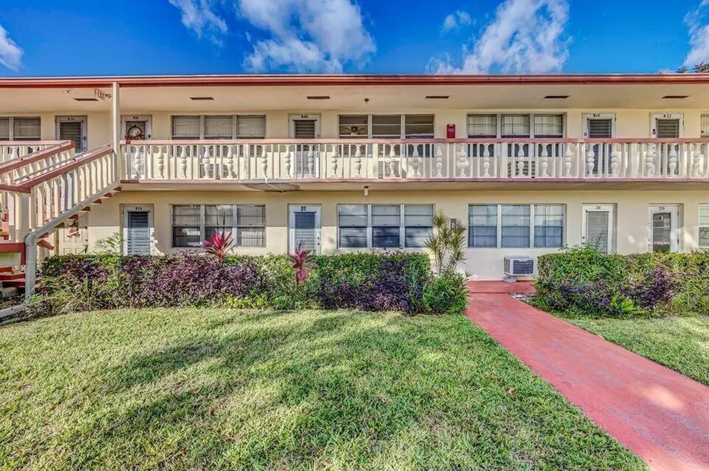27 Camden B West Palm Beach FL 33417