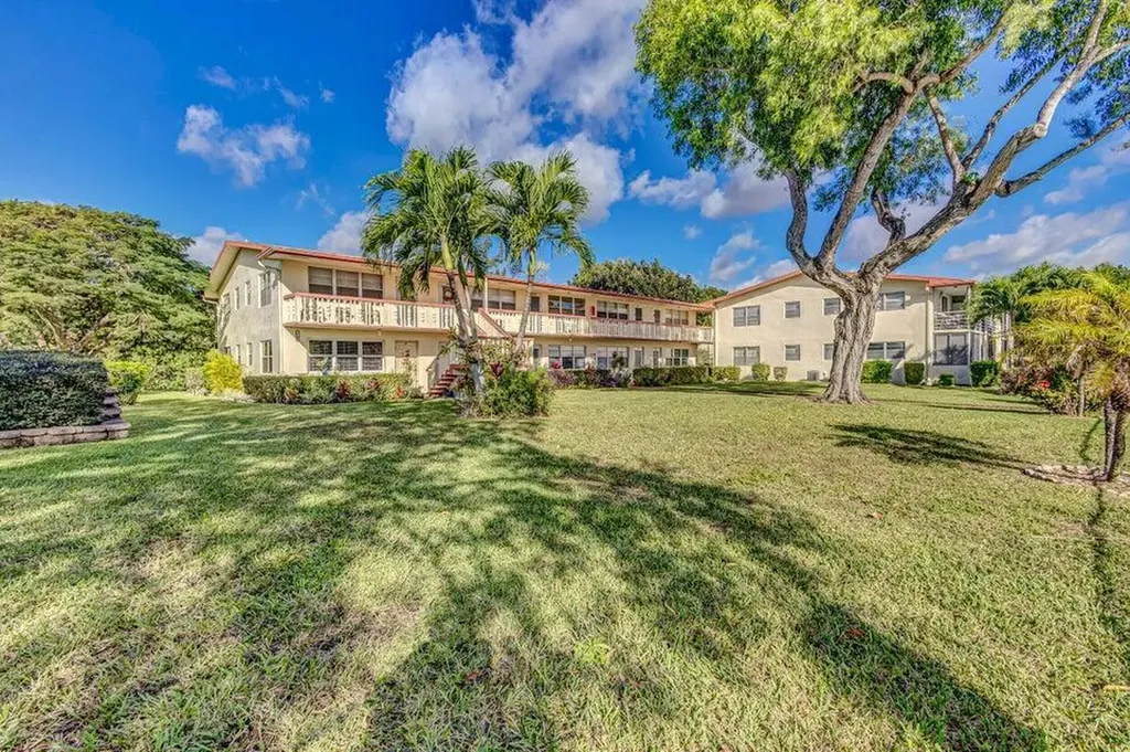 27 Camden B West Palm Beach FL 33417