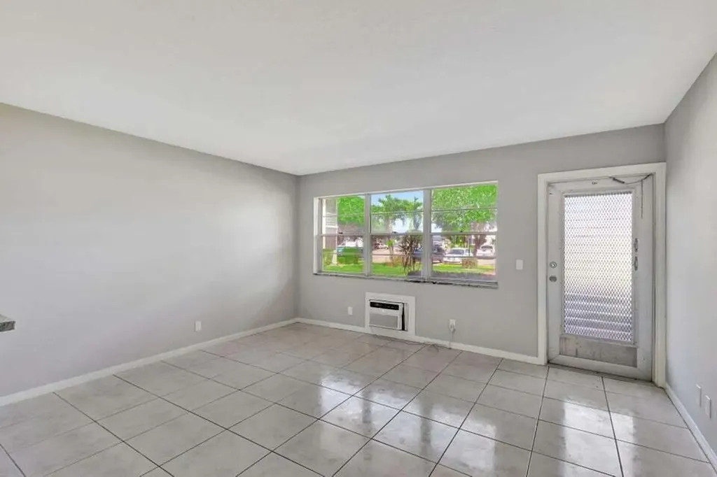 27 Camden B West Palm Beach FL 33417