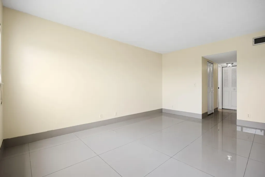 3590 Via Poinciana Lake Worth FL 33467