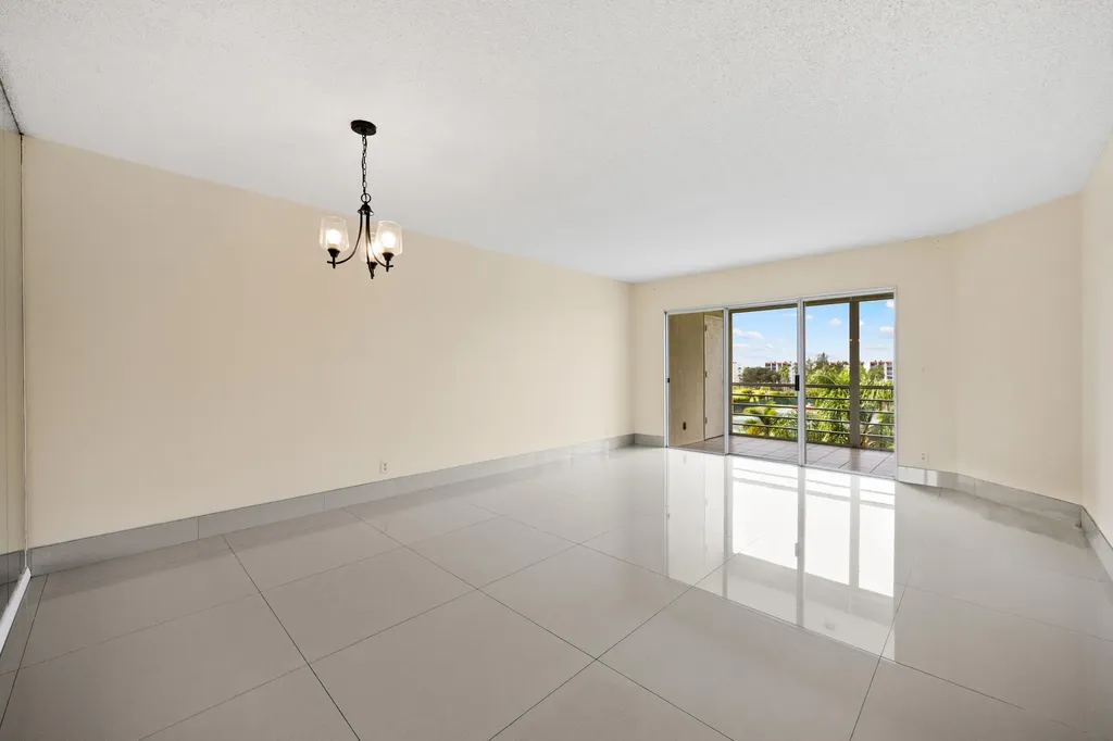 3590 Via Poinciana Lake Worth FL 33467