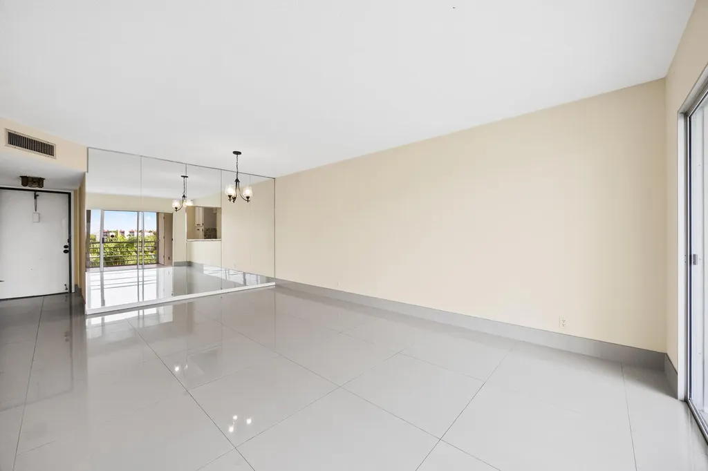 3590 Via Poinciana Lake Worth FL 33467