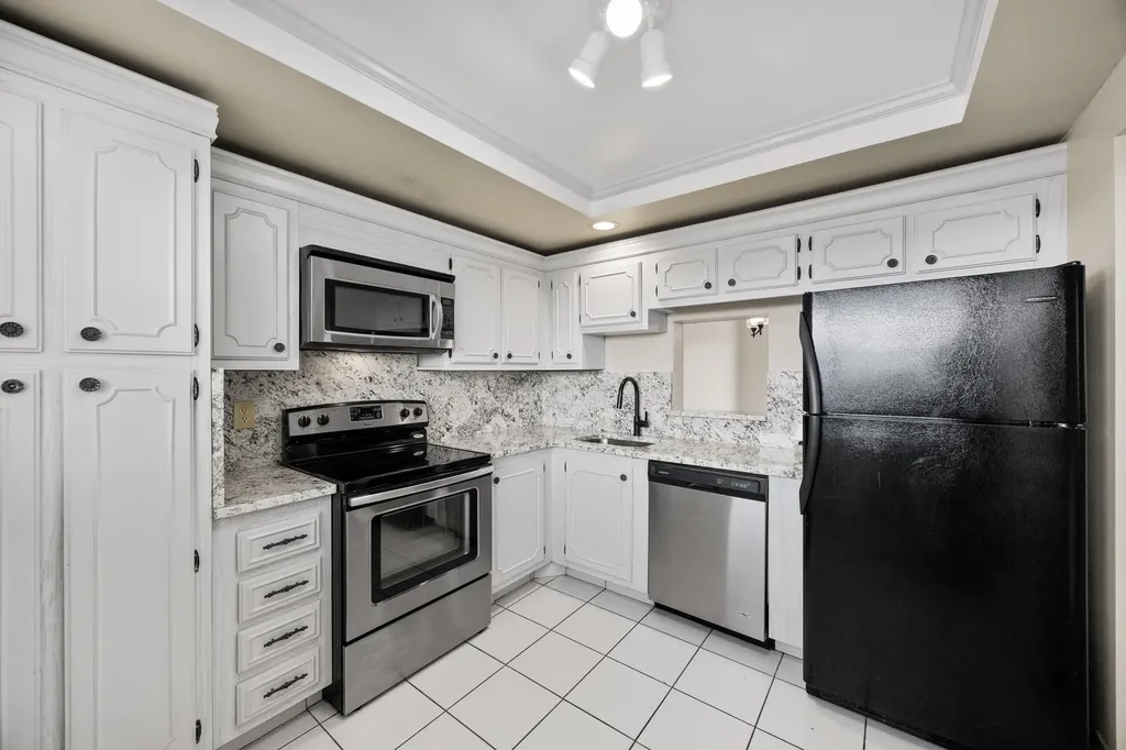 3590 Via Poinciana Lake Worth FL 33467