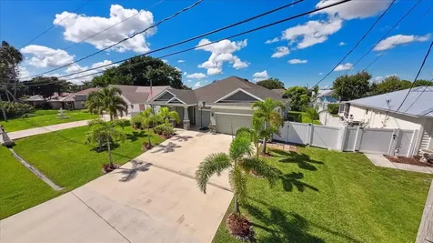 343 SE Fisk Road Port St Lucie FL 34984