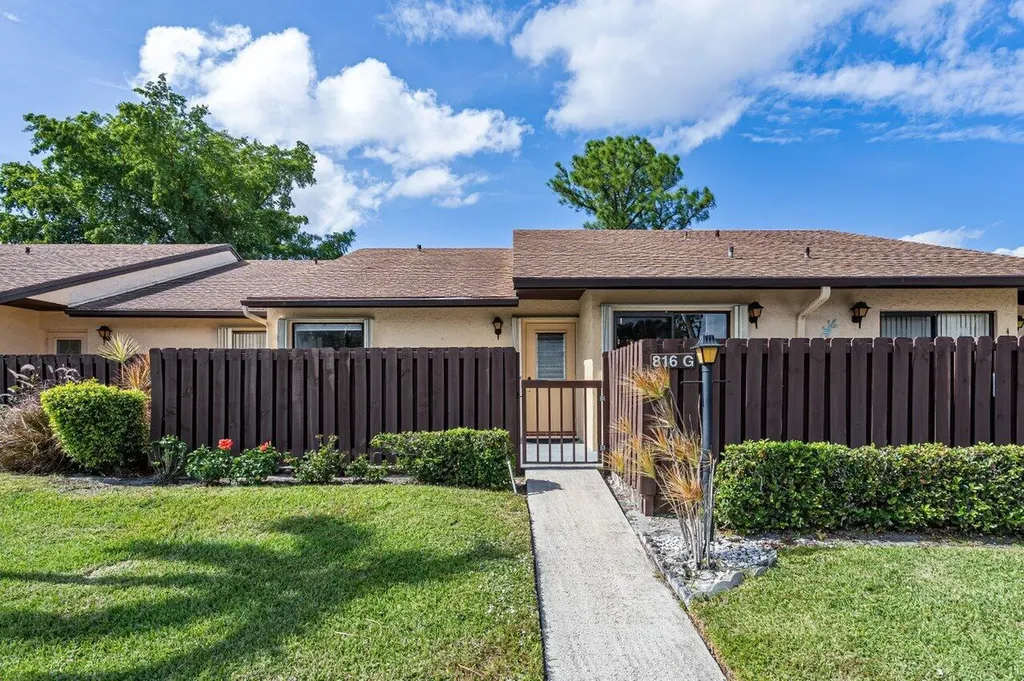 816 Sky Pine Way Greenacres FL 33415