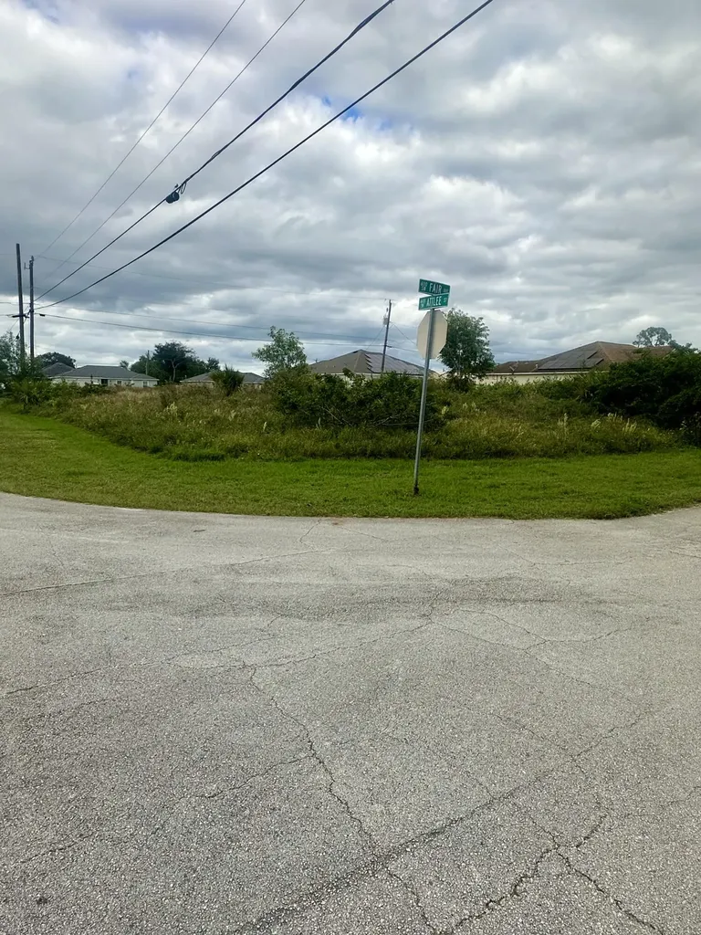 689 SW Fair Avenue Port St Lucie FL 34953