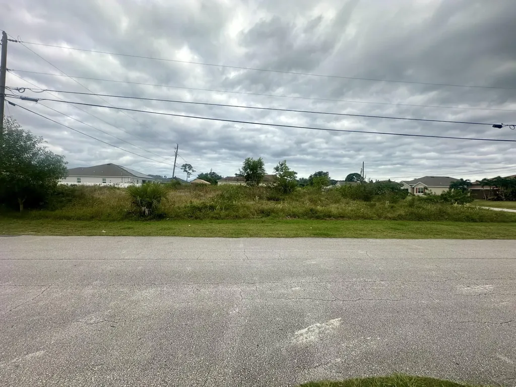 689 SW Fair Avenue Port St Lucie FL 34953