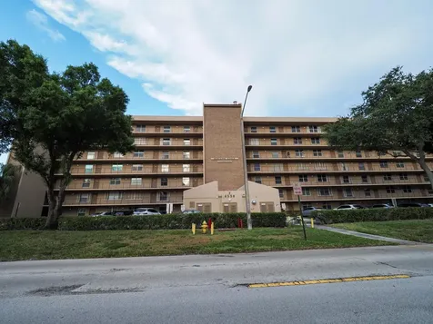 4550 NW 18 Avenue Pompano Beach FL 33064