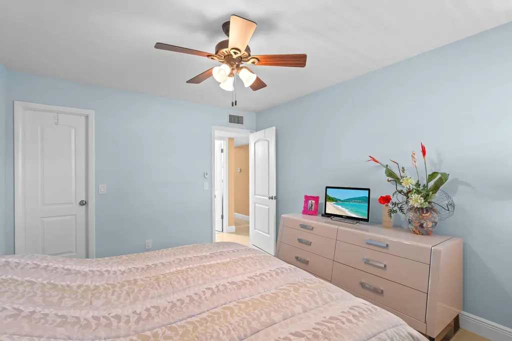 480 Flanders J Delray Beach FL 33484