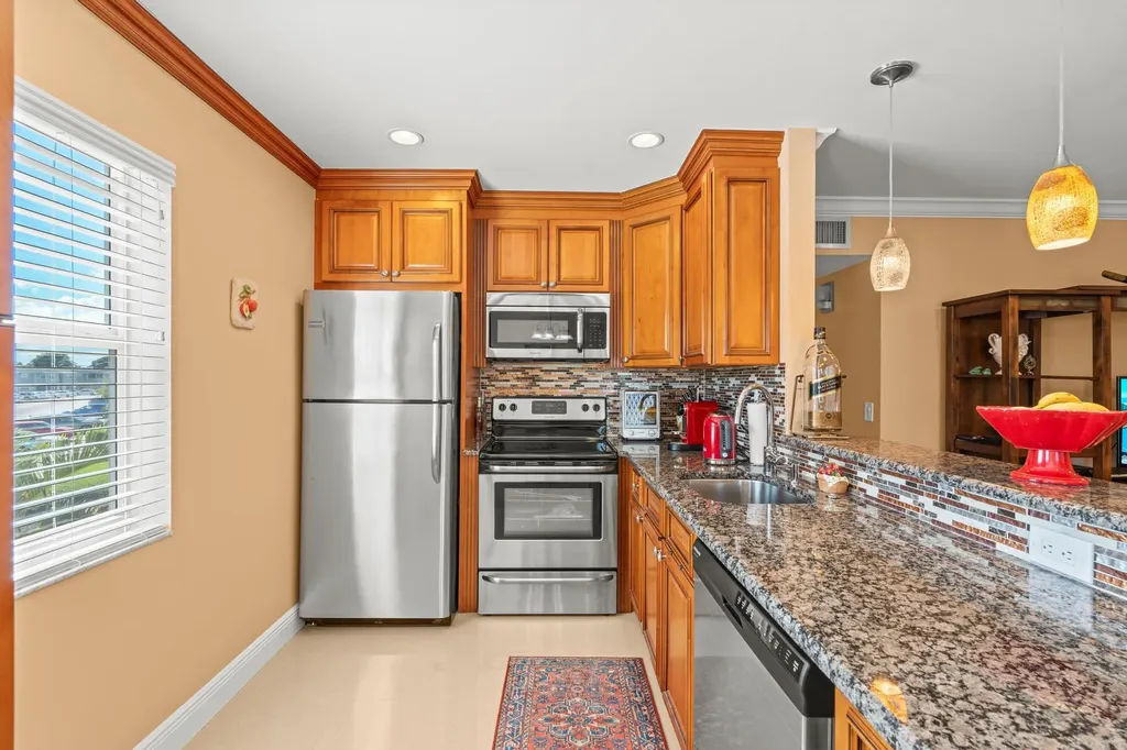 480 Flanders J Delray Beach FL 33484