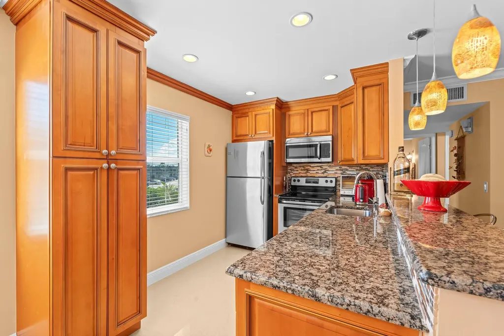 480 Flanders J Delray Beach FL 33484