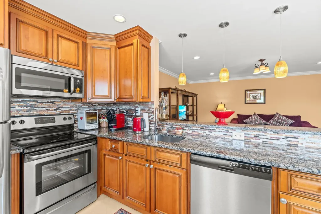 480 Flanders J Delray Beach FL 33484