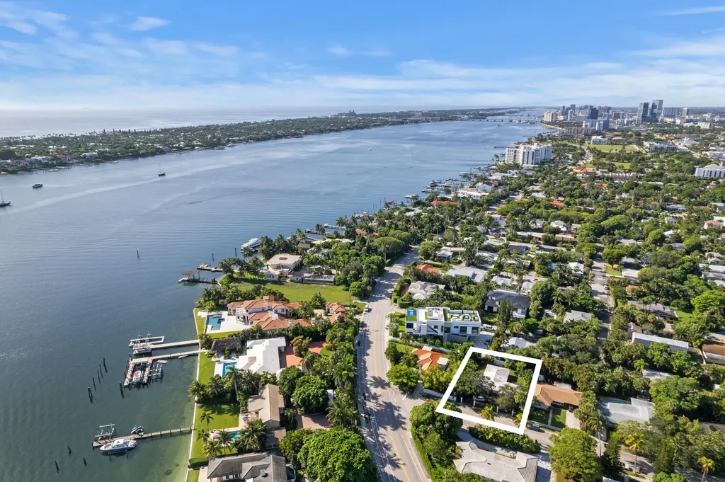 208 34th Street West Palm Beach FL 33407
